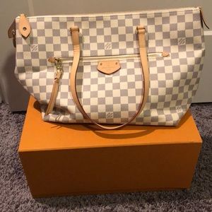 Louis Vuitton Iena MM